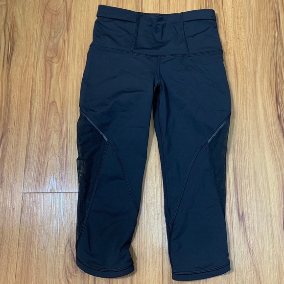 Lululemon Run with The Sun Crop Black 4 Mesh 19" - Picture 6 of 16